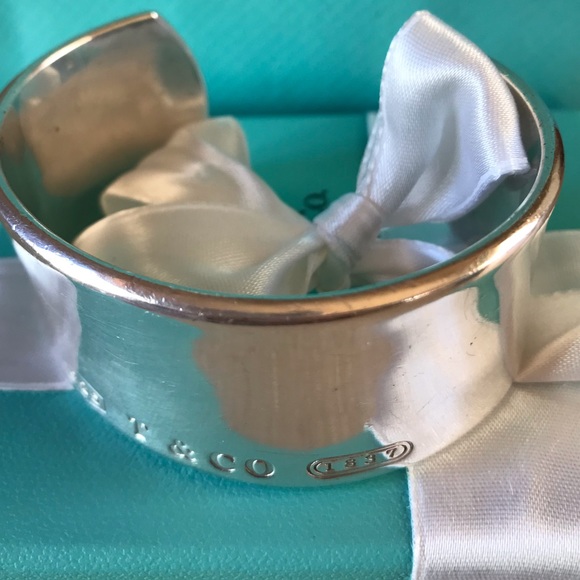 Tiffany&co extra wide opening Sterling Silver cuff bracelet. - Picture 4 of 6
